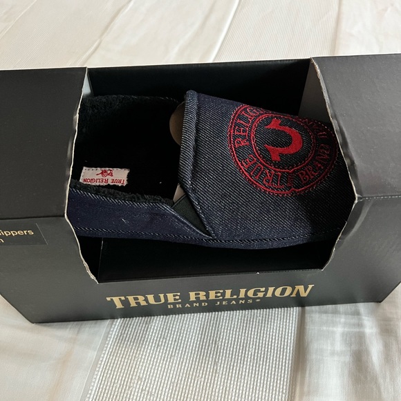 True Religion Size Medium Slippers - Picture 6 of 8